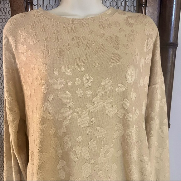 Entro Animal Print Top - Picture 3 of 7